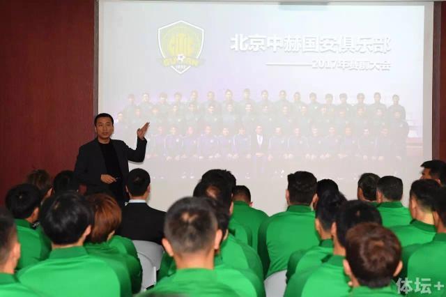在本轮土超联赛中，安卡拉古库俱乐部主席因不满判罚，在赛后殴打主裁判。