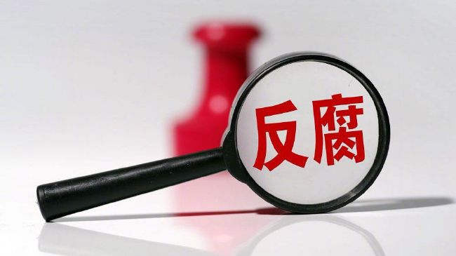 德天空表示，虽然阿劳霍的转会困难重重，但拜仁不会放弃努力，正全力以赴签下他。